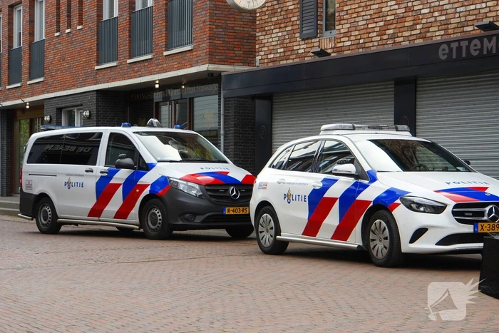 Overval op telefoonwinkel daders dreigen met vuurwapen