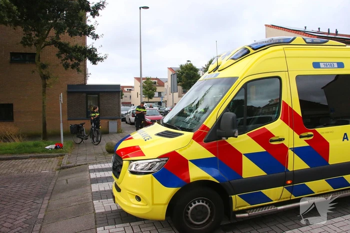 Fietser gewond naar ziekenhuis