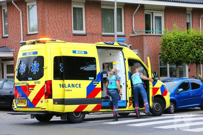 Fietser gewond naar ziekenhuis