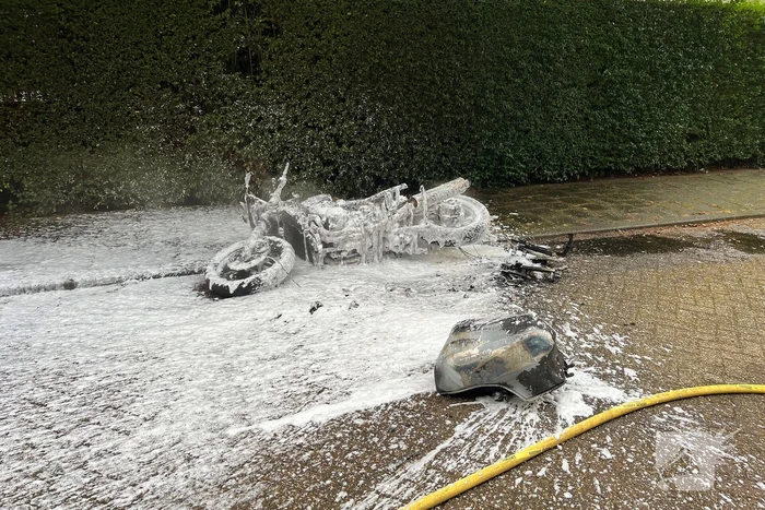 Motor volledig verwoest door brand