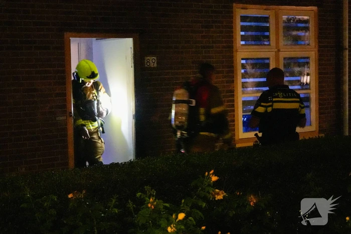 Onderzoek naar brand tegen voordeur woning