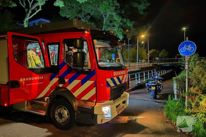 Tweetal scooters branden volledig uit