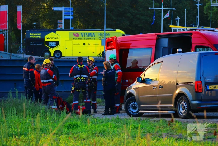 Hulpdiensten Ingezet voor Incident op binnenvaartschip
