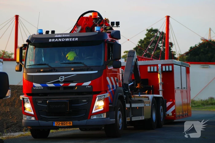 Hulpdiensten Ingezet voor Incident op binnenvaartschip