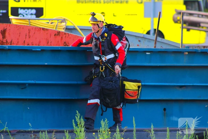 Hulpdiensten Ingezet voor Incident op binnenvaartschip