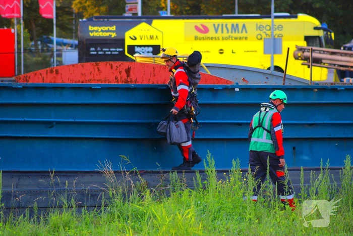Hulpdiensten Ingezet voor Incident op binnenvaartschip