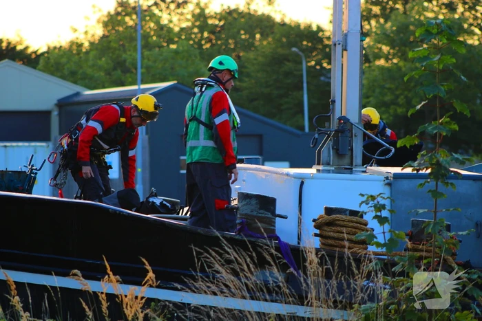 Hulpdiensten Ingezet voor Incident op binnenvaartschip