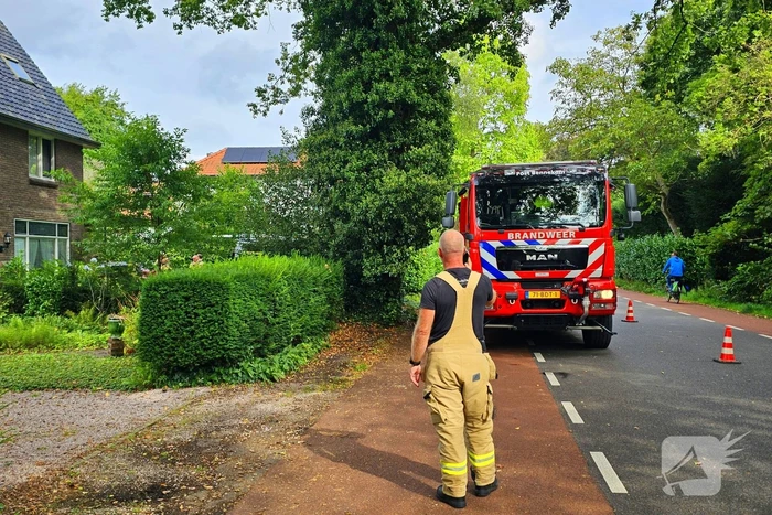 Brandweer en nutsbedrijf onderzoeken gaslek in woning