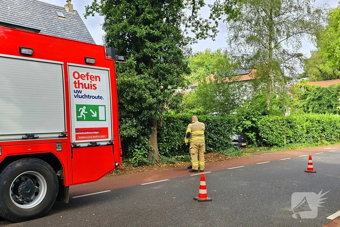 Brandweer en nutsbedrijf onderzoeken gaslek in woning