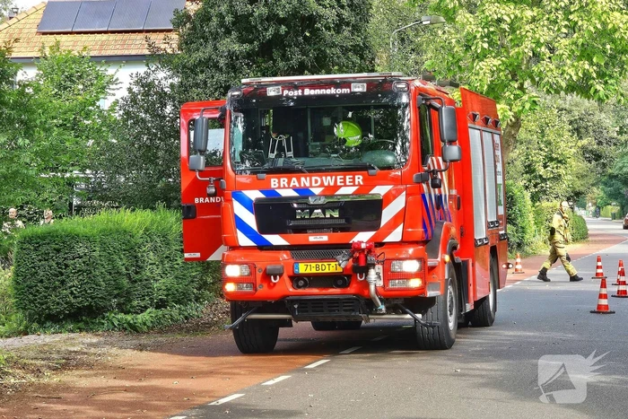 Brandweer en nutsbedrijf onderzoeken gaslek in woning