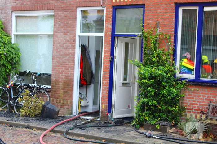 Huis onbewoonbaar na felle woningbrand