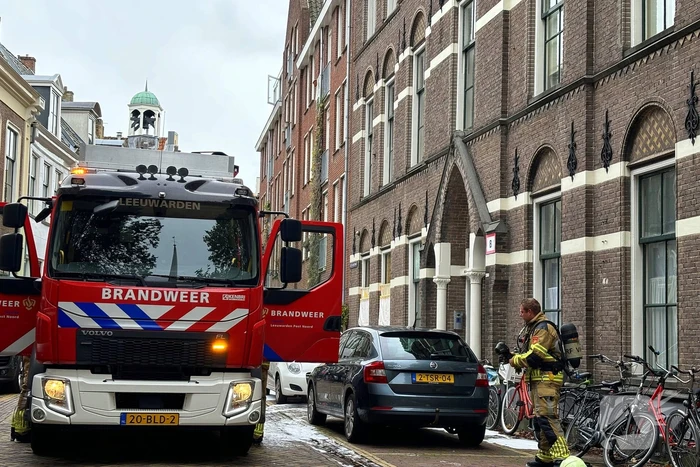 Veel rook nadat spoelbak vlam vat