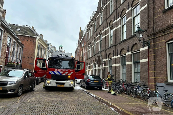 Veel rook nadat spoelbak vlam vat