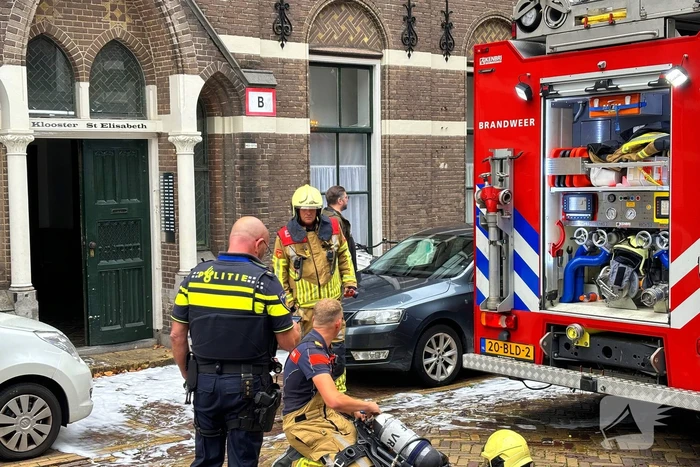 Veel rook nadat spoelbak vlam vat