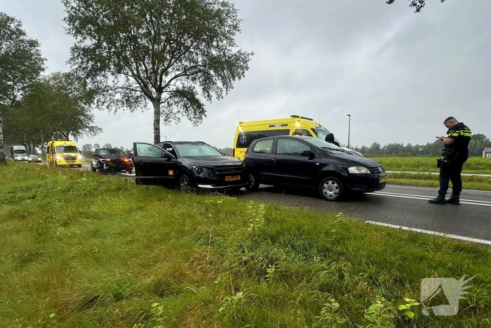 Gewonden en auto zwaar beschadigd bij kettingbotsing