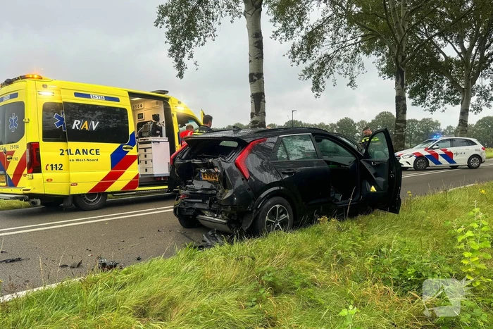 Gewonden en auto zwaar beschadigd bij kettingbotsing