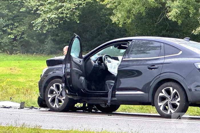 Gewonden en auto zwaar beschadigd bij kettingbotsing