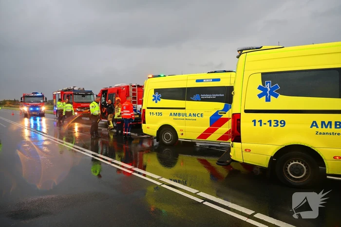 Omstanders verrichten heldendaad en redden te water geraakte automobilist