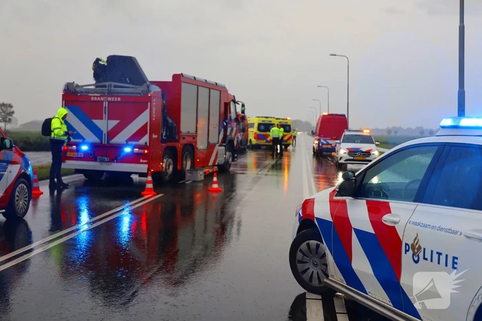 Omstanders verrichten heldendaad en redden te water geraakte automobilist