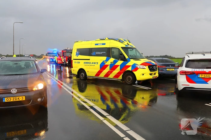 Omstanders verrichten heldendaad en redden te water geraakte automobilist