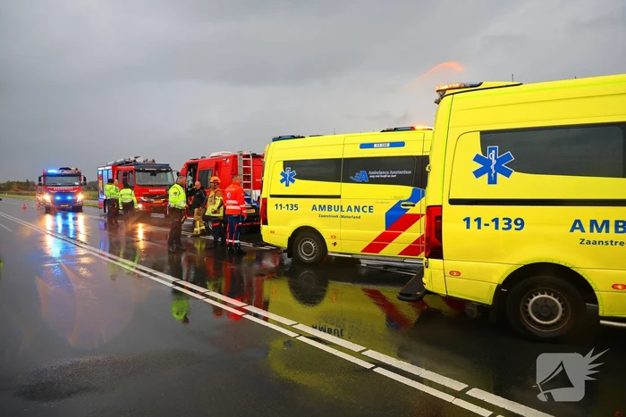 Omstanders verrichten heldendaad en redden te water geraakte automobilist