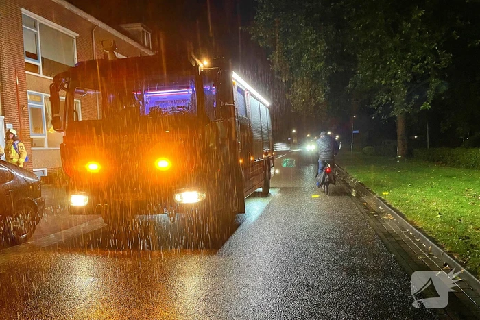 Brandweer verricht metingen in appartementencomplex
