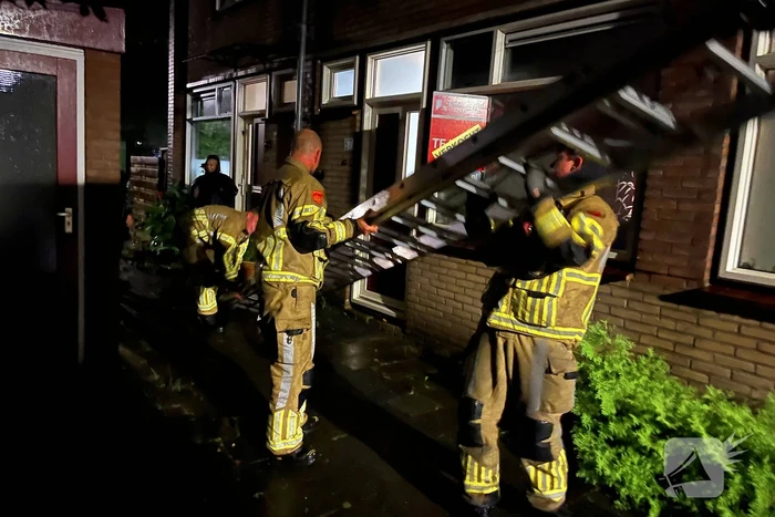 Slaapkamer vol met regenwater