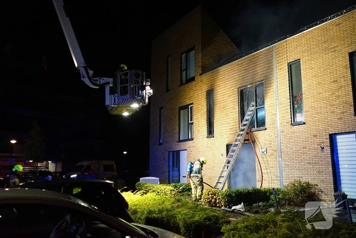 Buurtbewoners geëvacueerd wegens uitslaande brand