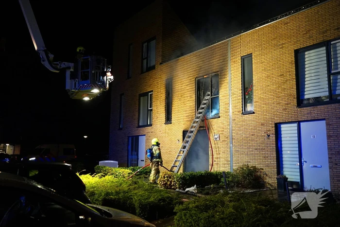 Buurtbewoners geëvacueerd wegens uitslaande brand