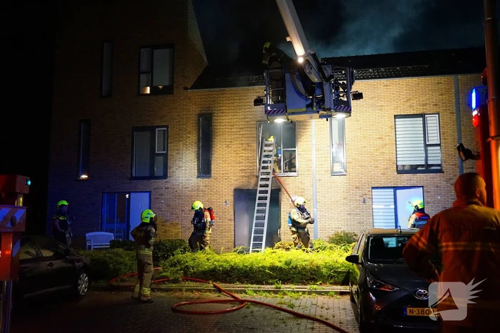 Buurtbewoners geëvacueerd wegens uitslaande brand