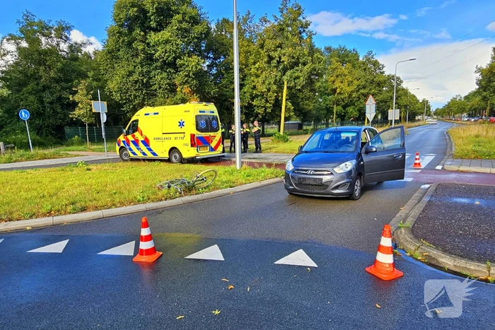 Wederom fietser aangereden op rotonde