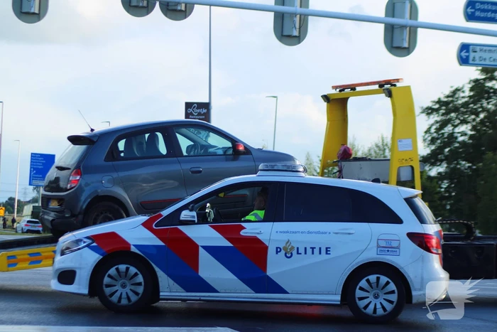 Rijbaan afgesloten na kop-staart botsing