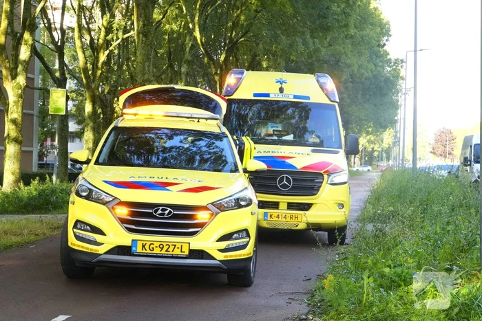 Taxichauffeur gewond bij botsing met graafmachine