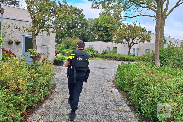 Politie in kogelwerende vesten na melding overval