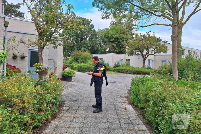 Politie in kogelwerende vesten na melding overval