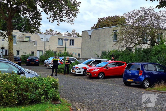 Politie in kogelwerende vesten na melding overval