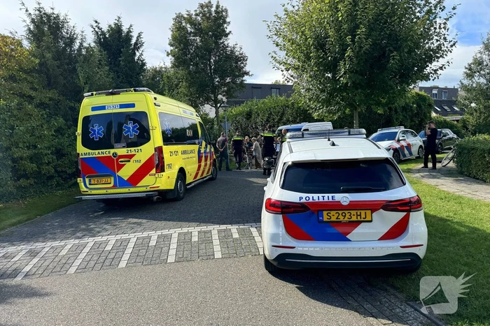 Scholiere en bestelbus met elkaar in botsing