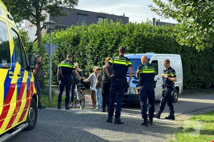 Scholiere en bestelbus met elkaar in botsing