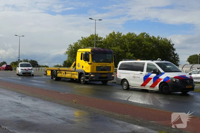 Veel schade bij aanrijding tussen bestelbus en een personenauto