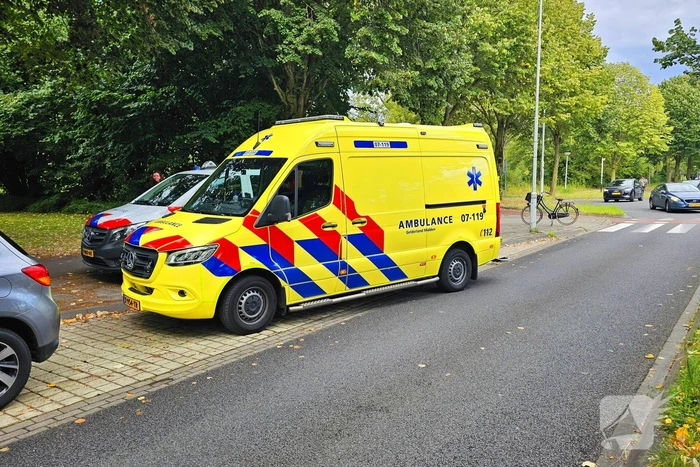 Weer is het raak op een rotonde fietsster aangereden