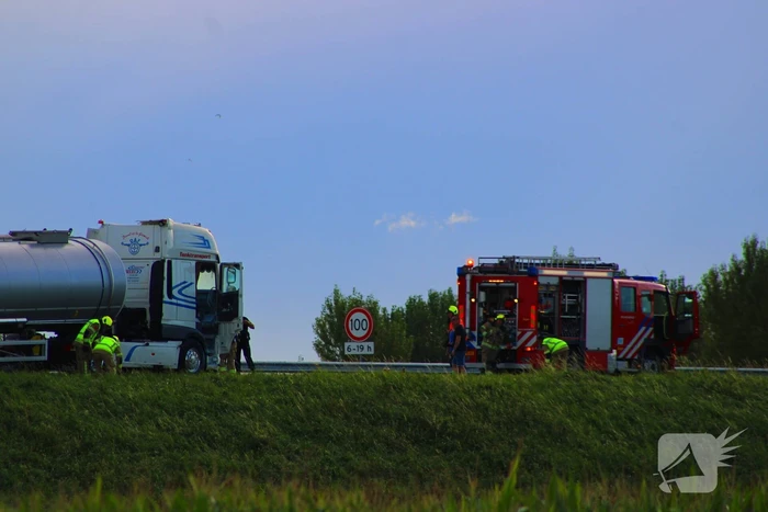 Vrachtwagenchauffeur start blussing bij brand in cabine