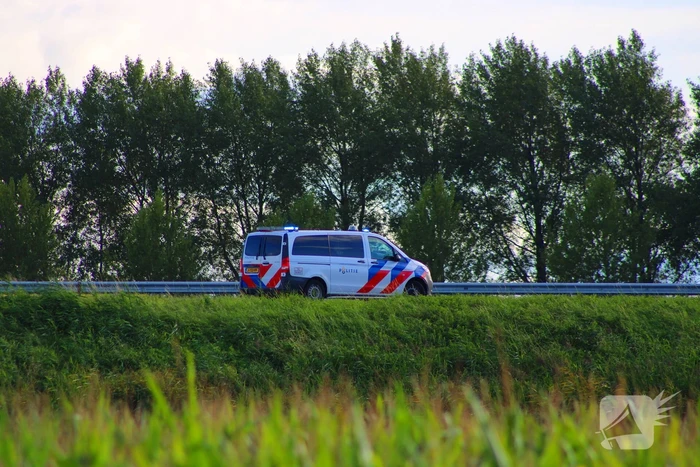 Vrachtwagenchauffeur start blussing bij brand in cabine