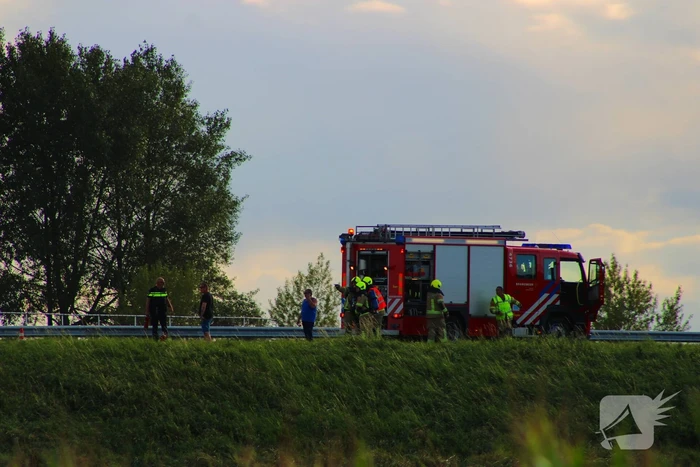 Vrachtwagenchauffeur start blussing bij brand in cabine