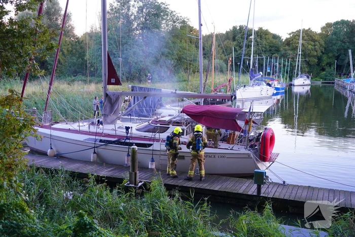 Brandweer ingezet door rookontwikkeling op plezierjacht