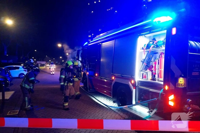 Politiehelikopter ingezet boven uitslaande autobrand