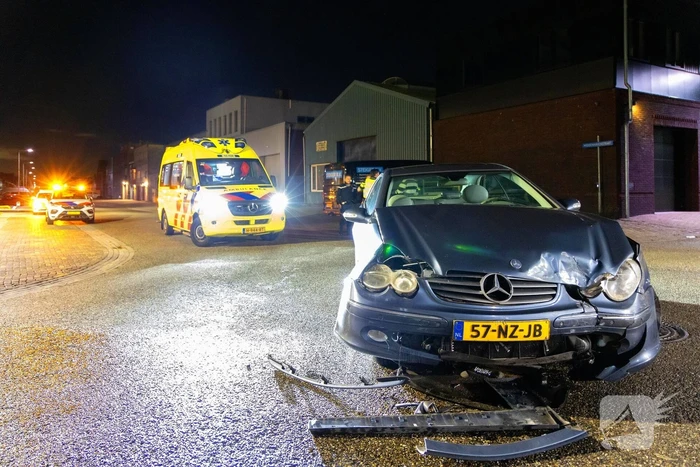 Forse schade na botsing op kruising