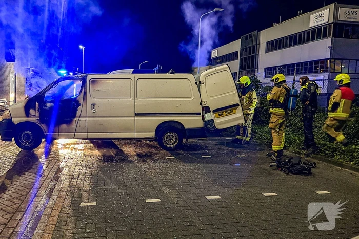 Cabine bestelbus uitgebrand bij hotel