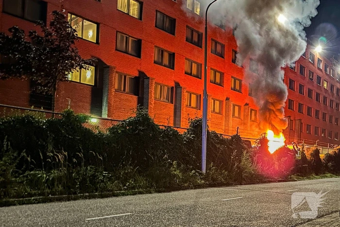 Geparkeerde auto's brandden volledig uit