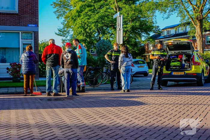 Oudere man met fiets aangereden door personenautoo