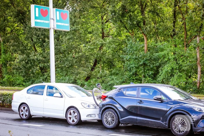 Fiets geplet bij kop-staart botsing